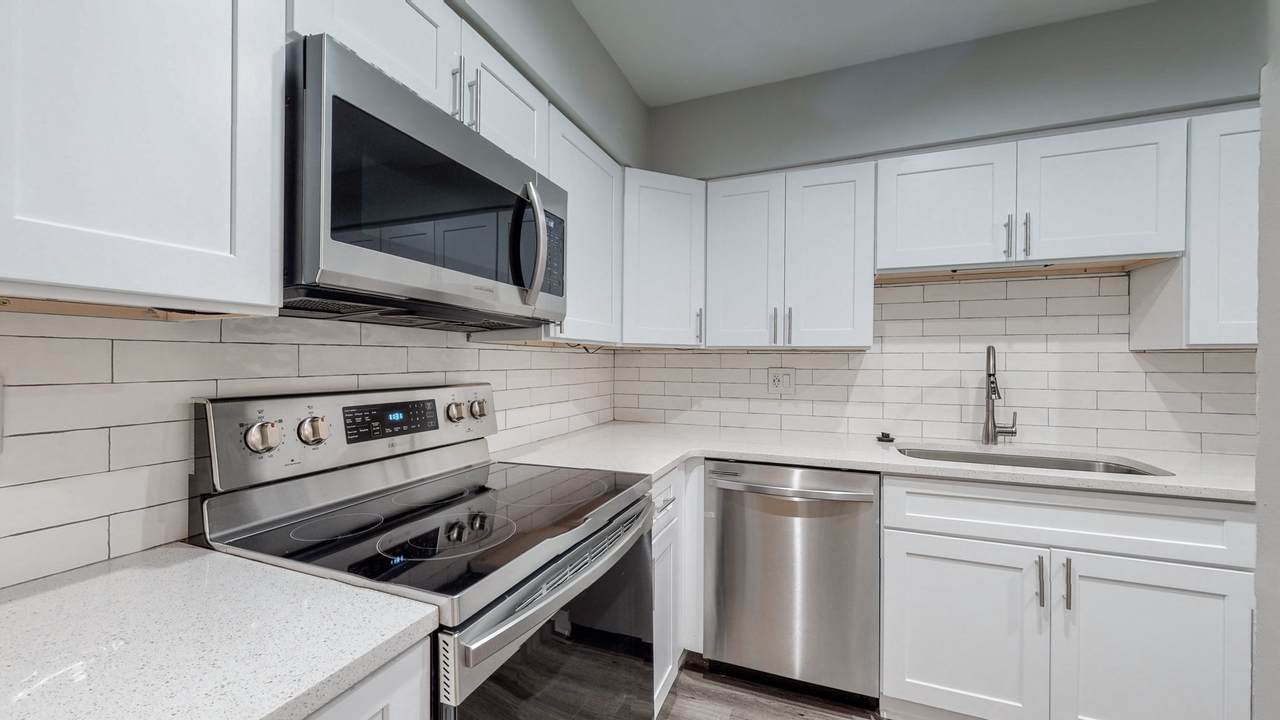 515 Basswood Ave - Photo 1