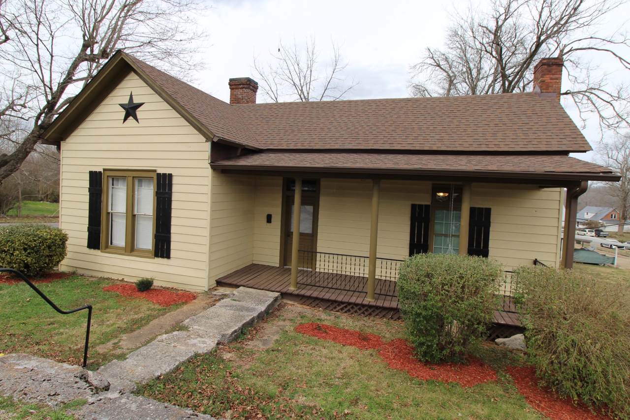 108 W Hackberry St - Photo 1