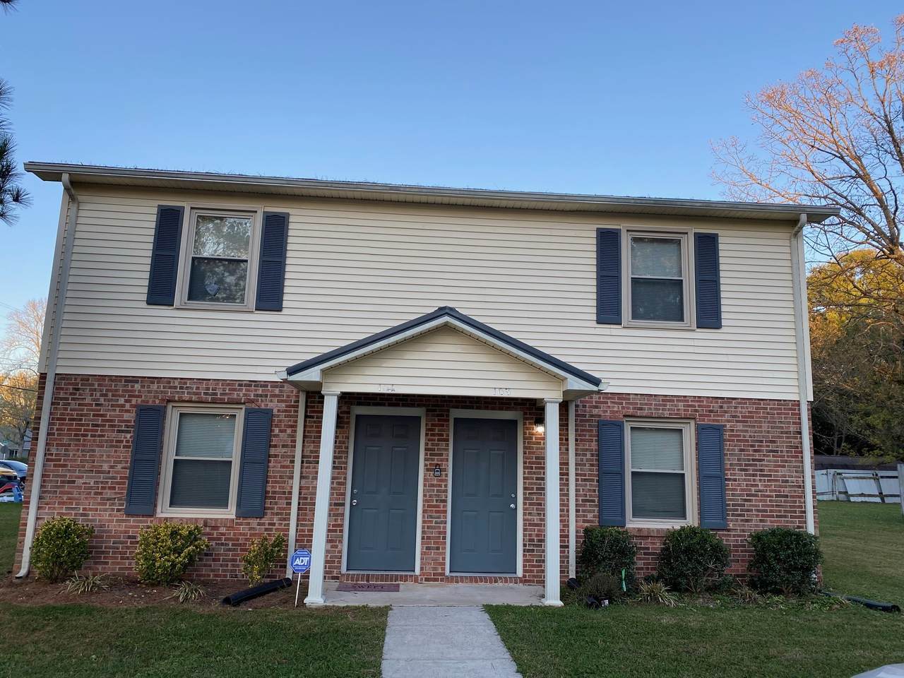 105 Helen St - Photo 1