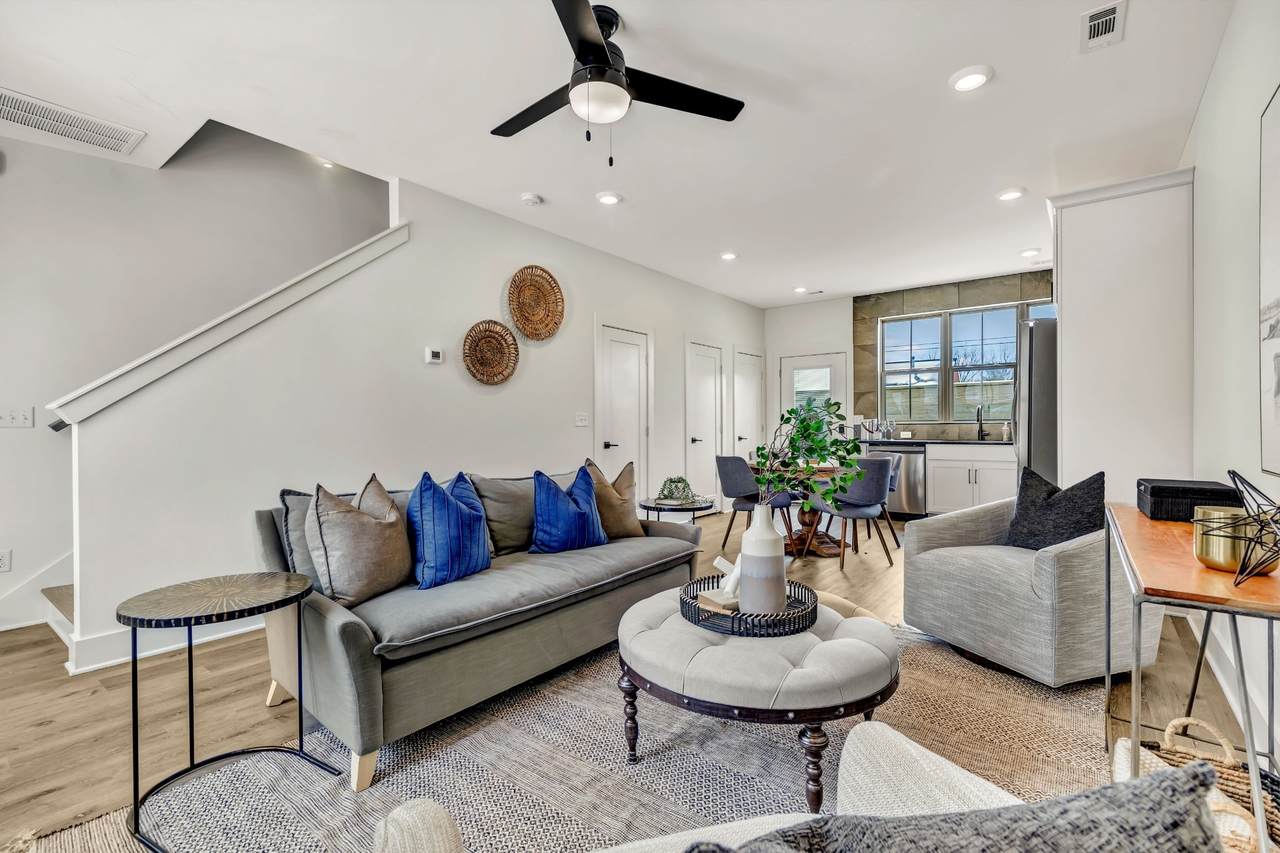 100 Thompson Lane - Photo 1