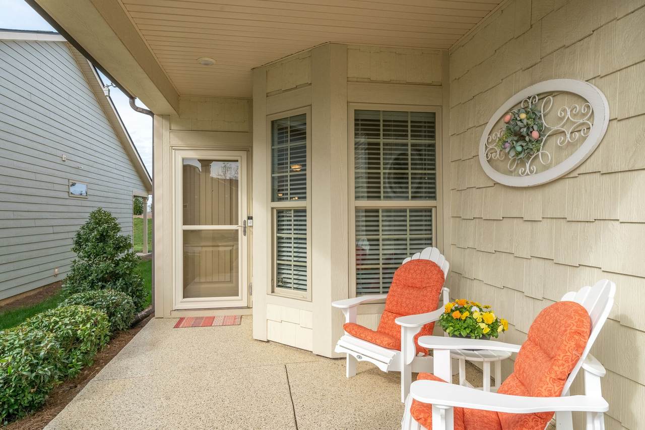 833 Clay Pl - Photo 1
