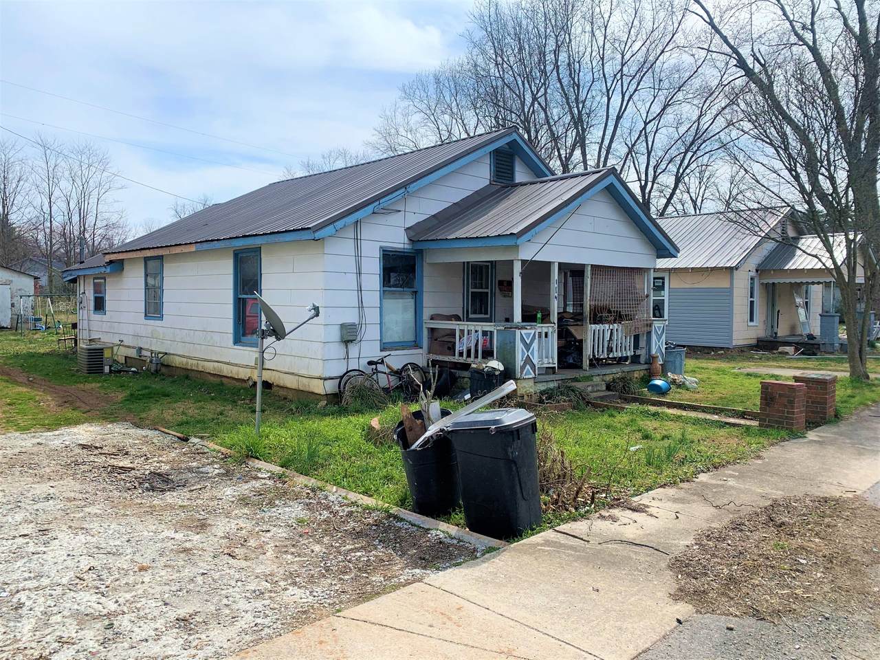 114 N West St - Photo 1