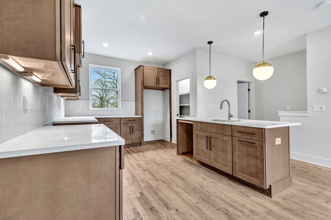 1533 Riverside Dr - Photo 1