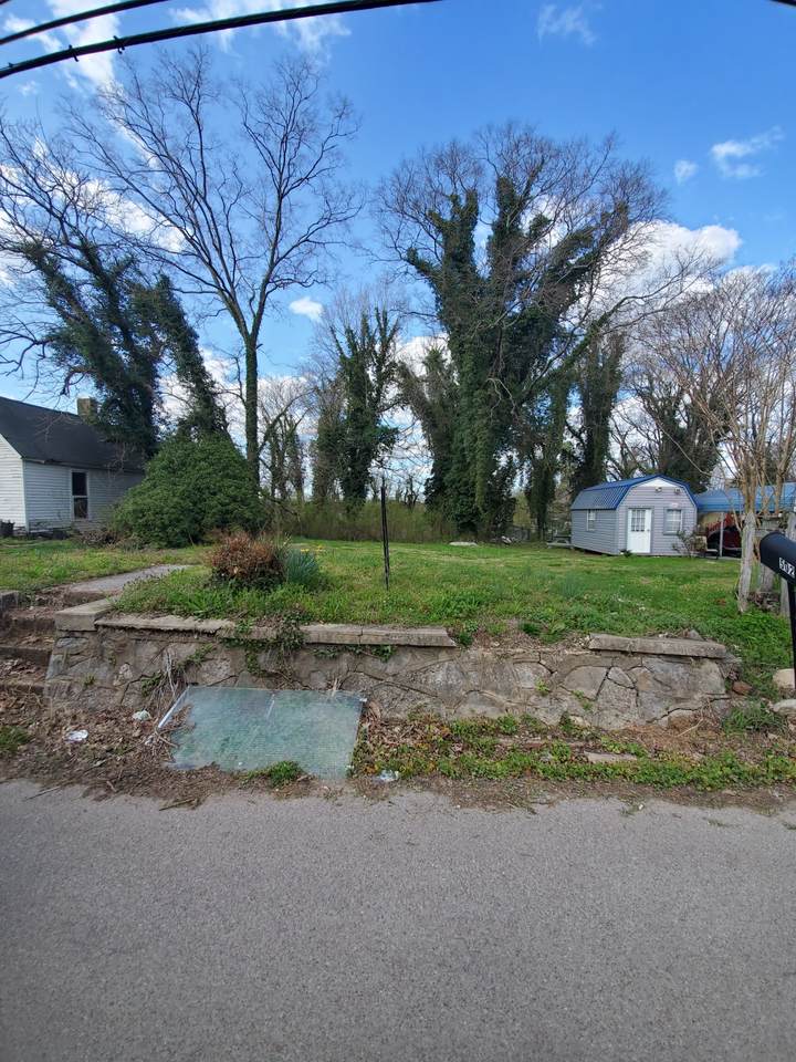 505 E 8th St - Photo 1