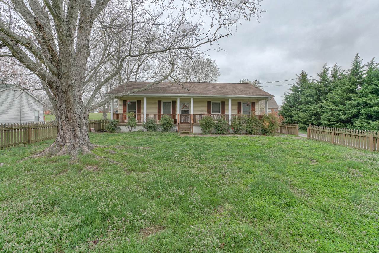 918 Hillcrest Drive - Photo 1