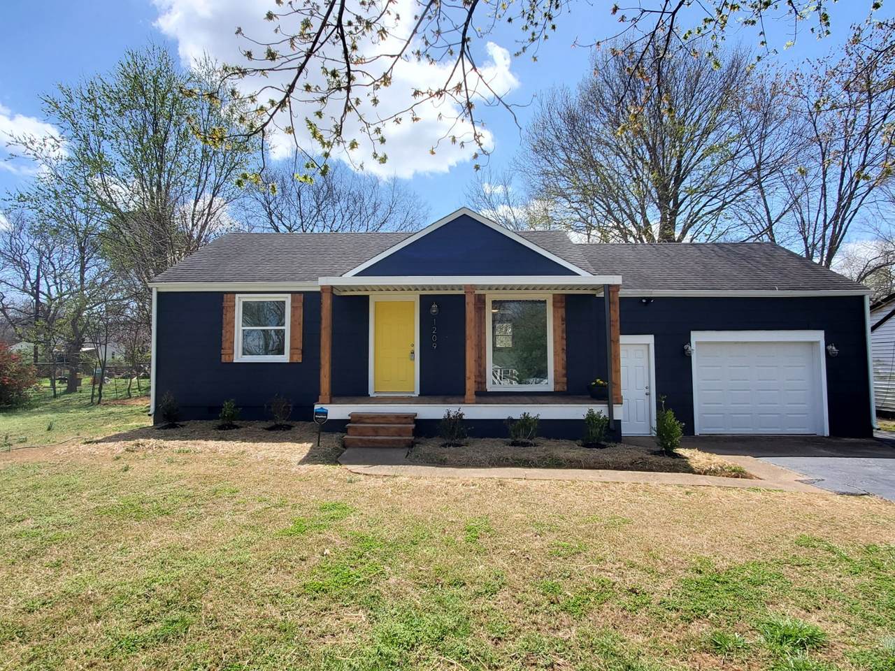 1209 Ainlay Dr - Photo 1