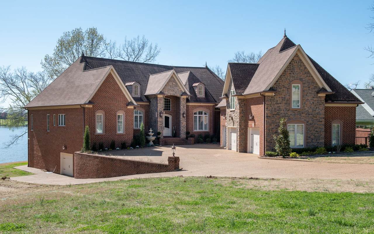 931 Lake Park Dr - Photo 1