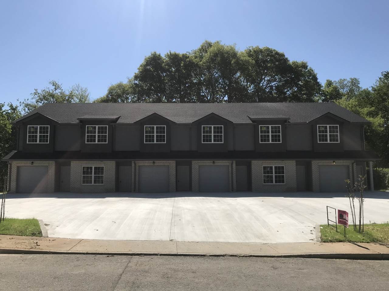 405 S 11th St - Photo 1