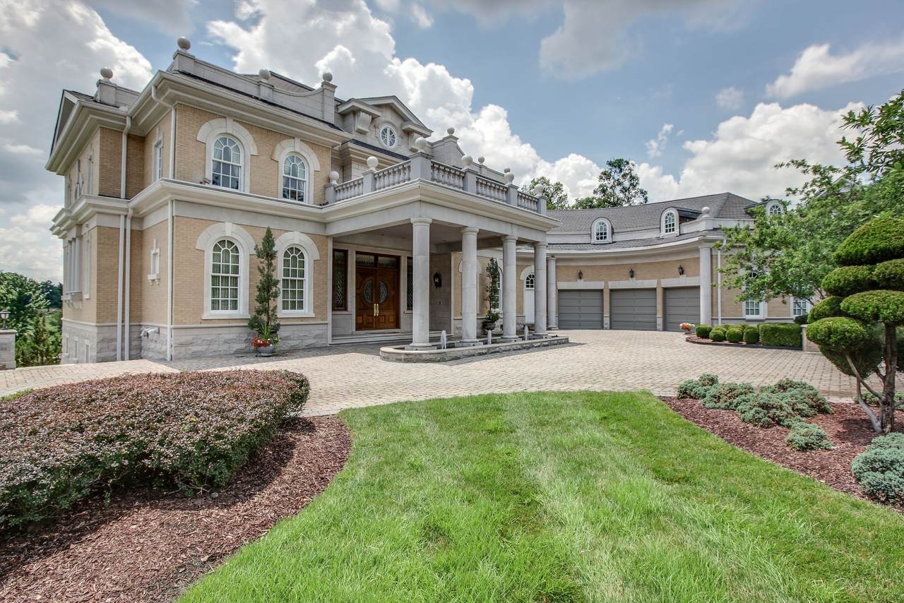 2 Carmel Ln - Photo 1