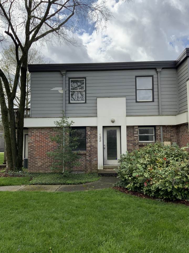 940 Gale Ln - Photo 1