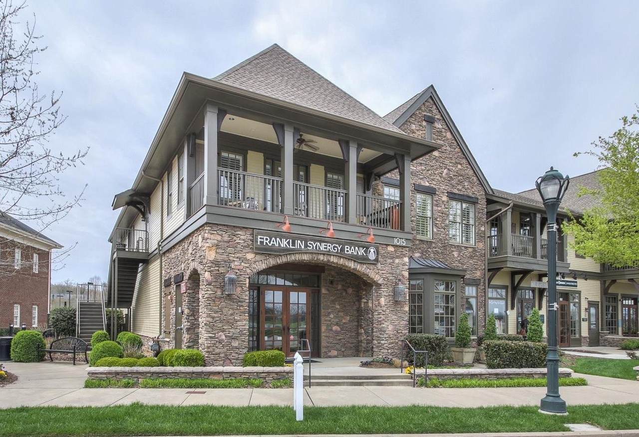 1015 Westhaven Blvd - Photo 1