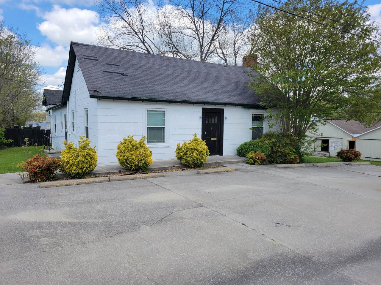 209 E Mclean St - Photo 1