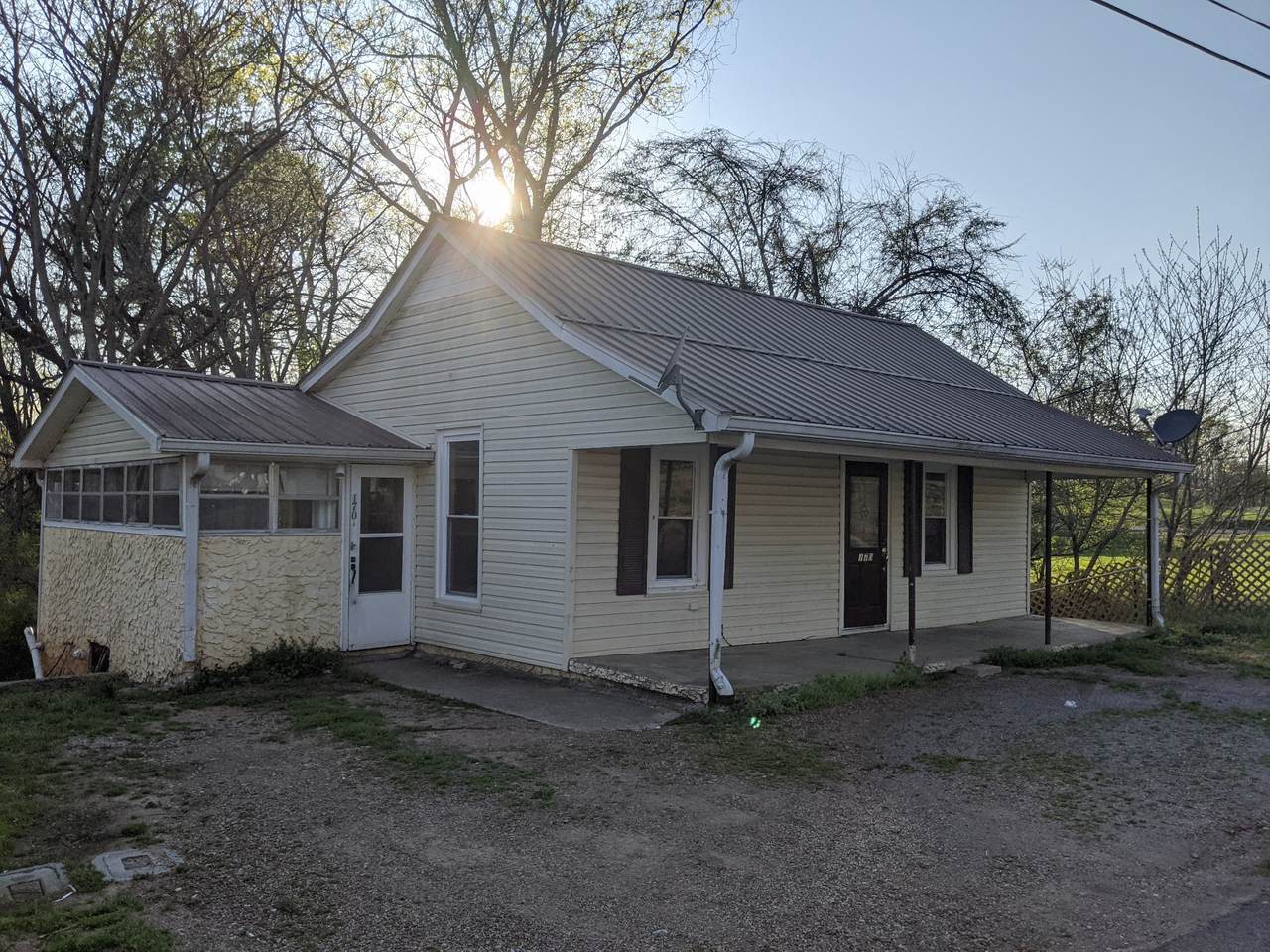 170 Columbia Ave - Photo 1