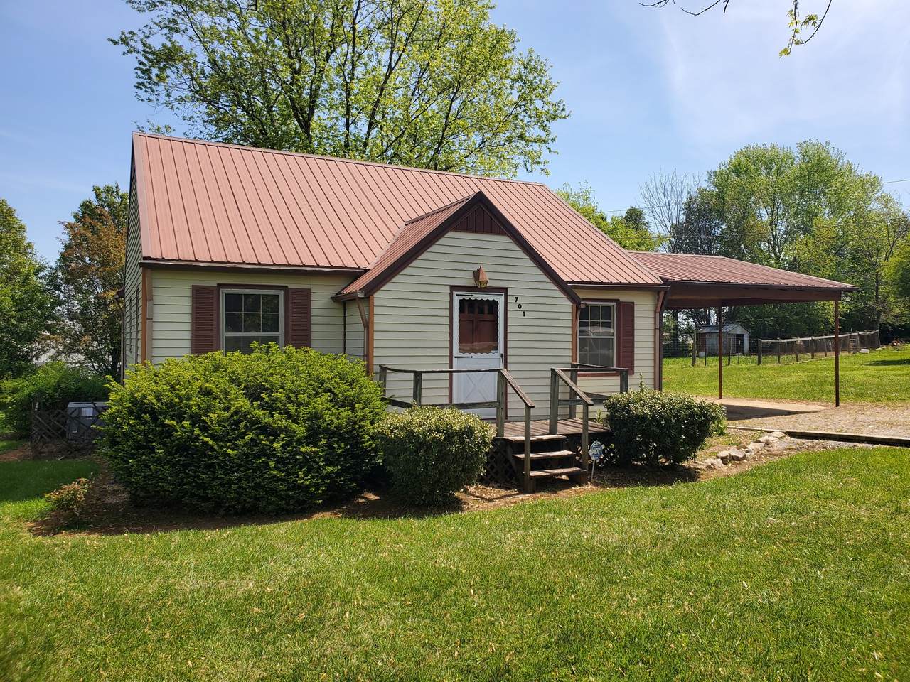 701 N Broadway - Photo 1