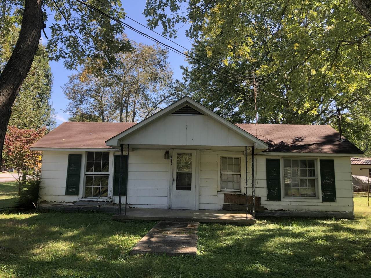 812 E Grundy St - Photo 1