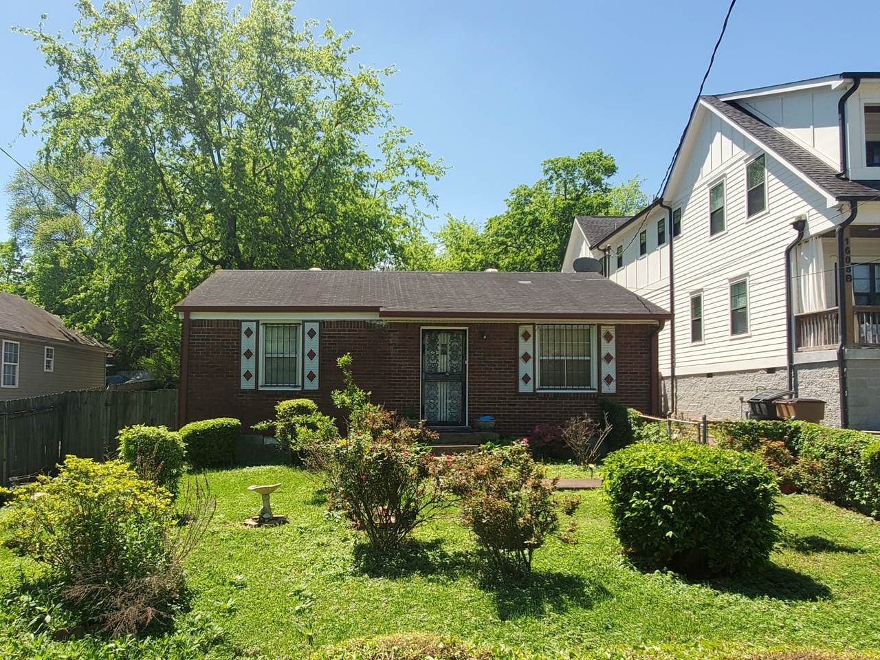 1610 Essex Ave - Photo 1