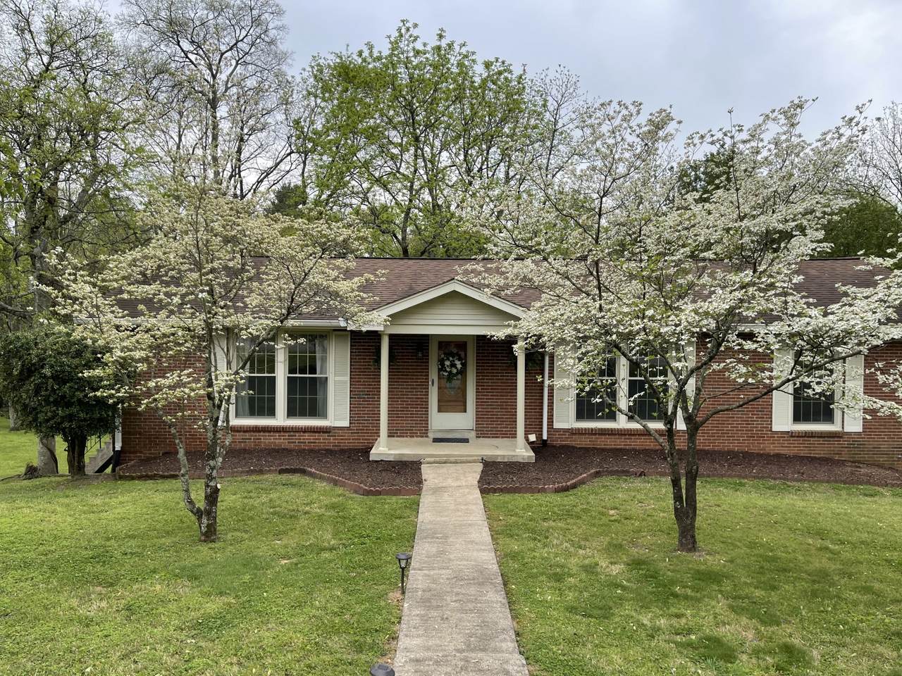 306 Woodlawn Dr - Photo 1