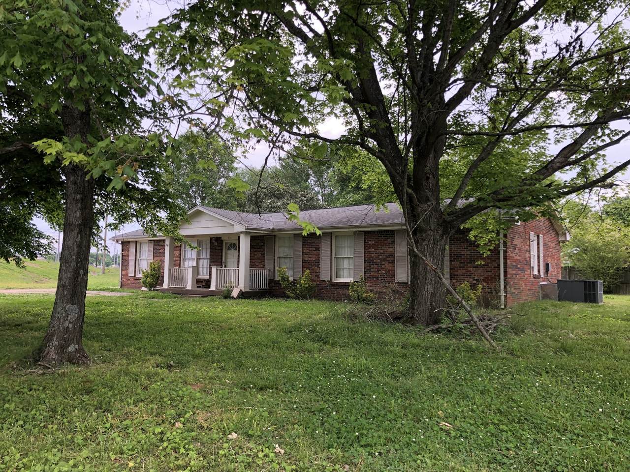 914 Rebel Cir - Photo 1