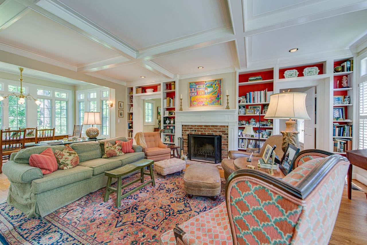 330 Walnut Dr - Photo 1