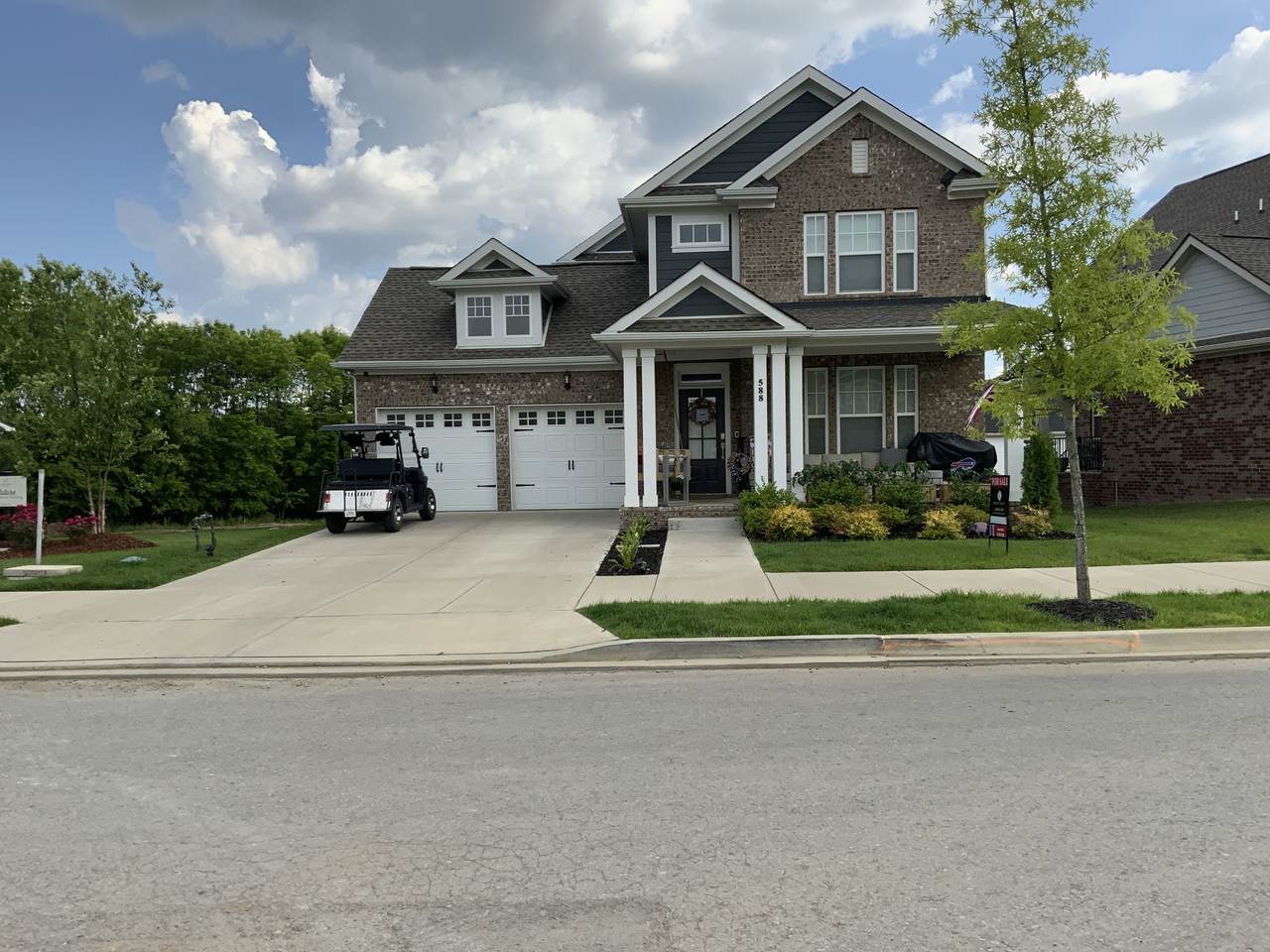 588 Nottingham Ave - Photo 1