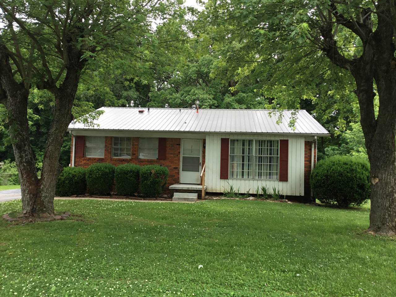 213 Crest Dr - Photo 1