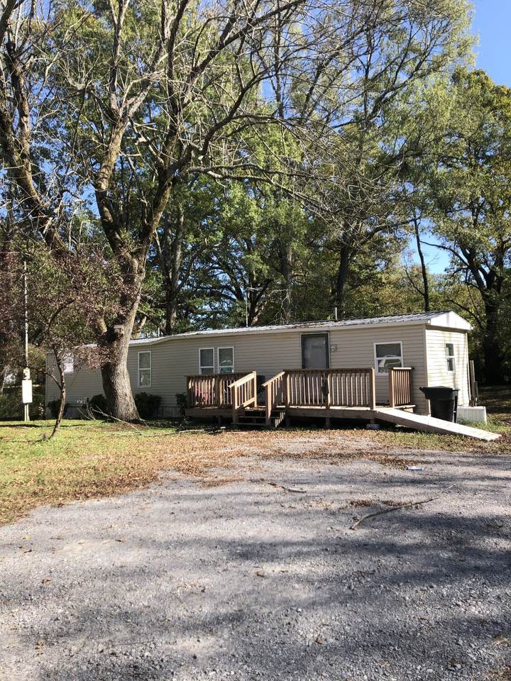 403 W Waggoner St - Photo 1