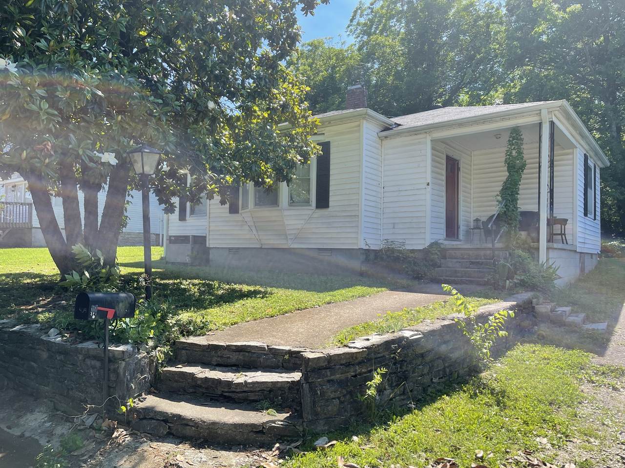404 Lee Avenue - Photo 1