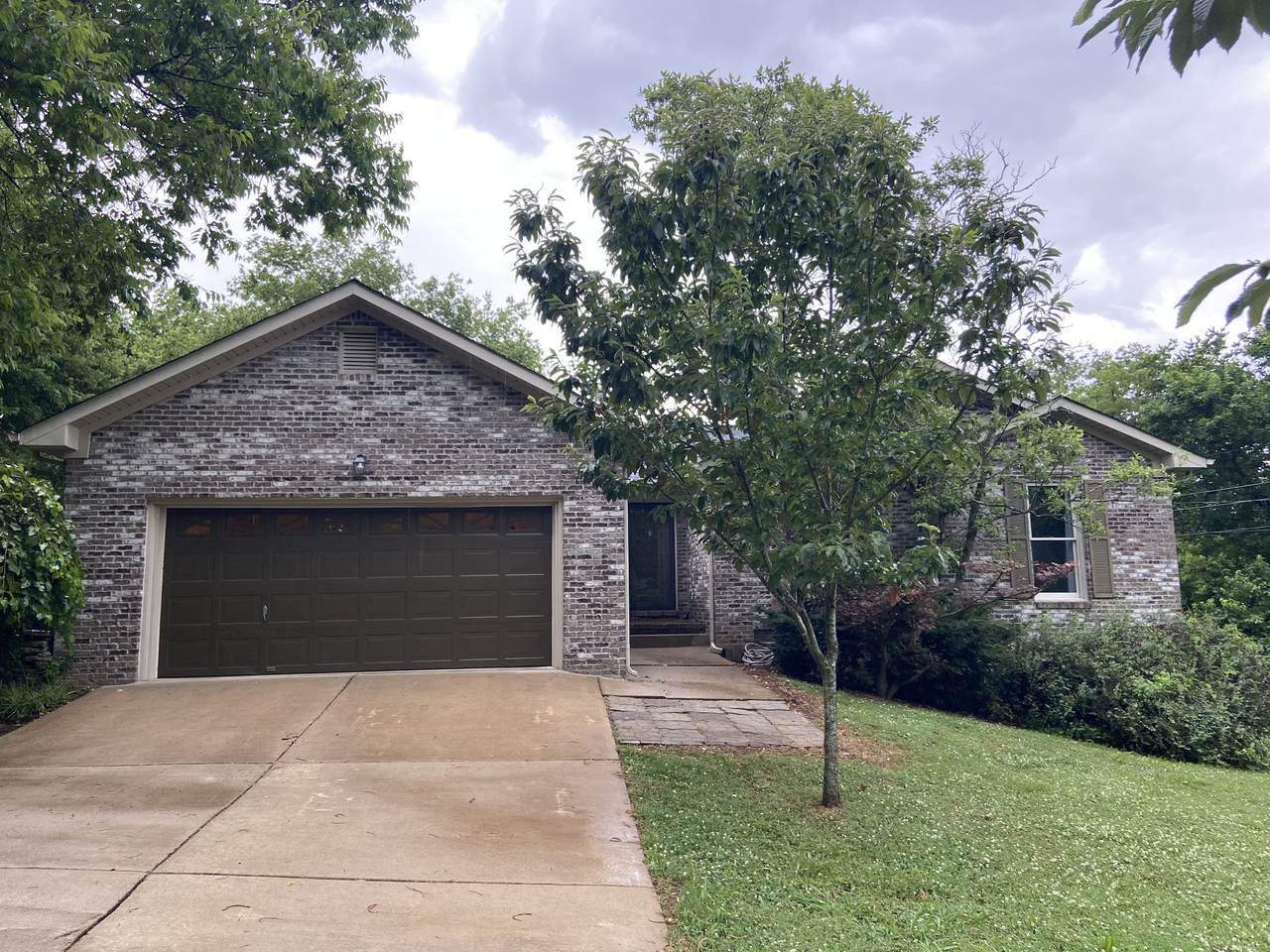 211 Sewanee Cir - Photo 1
