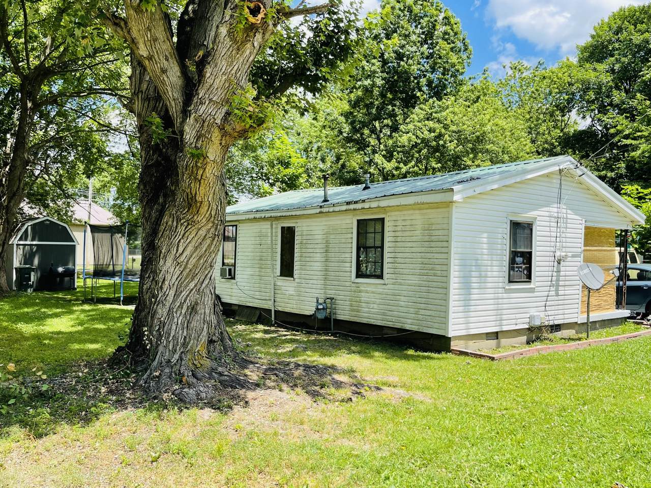 205 Strawberry St - Photo 1