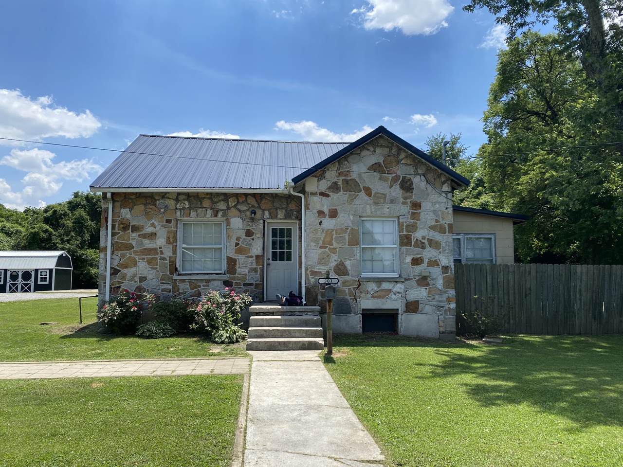 301 Mclean Ave - Photo 1