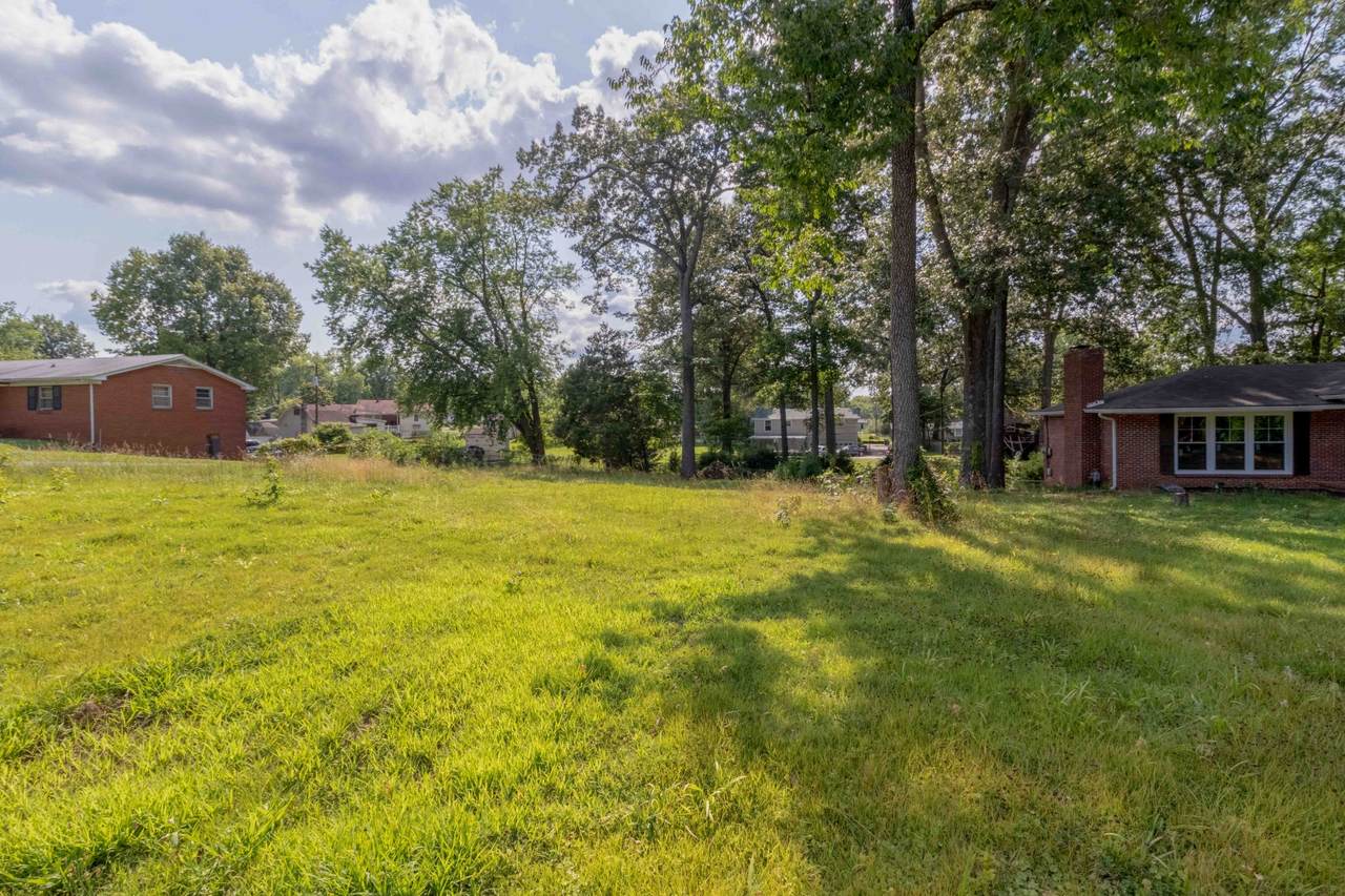 413 Montrose Dr - Photo 1