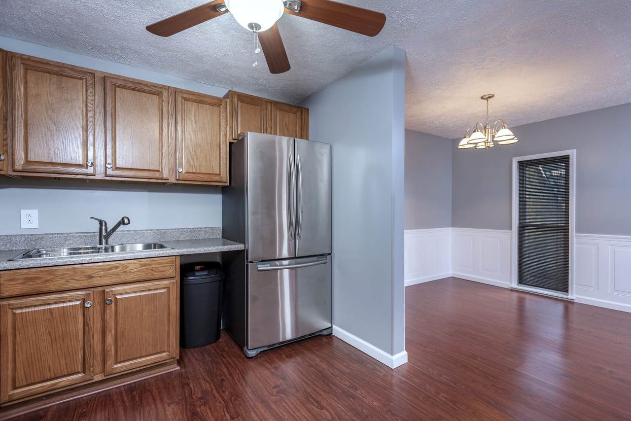555 N Dupont Ave - Photo 1