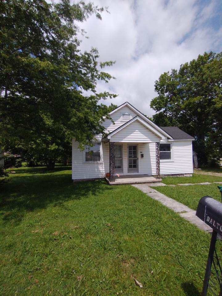 200 Hickory Ave - Photo 1