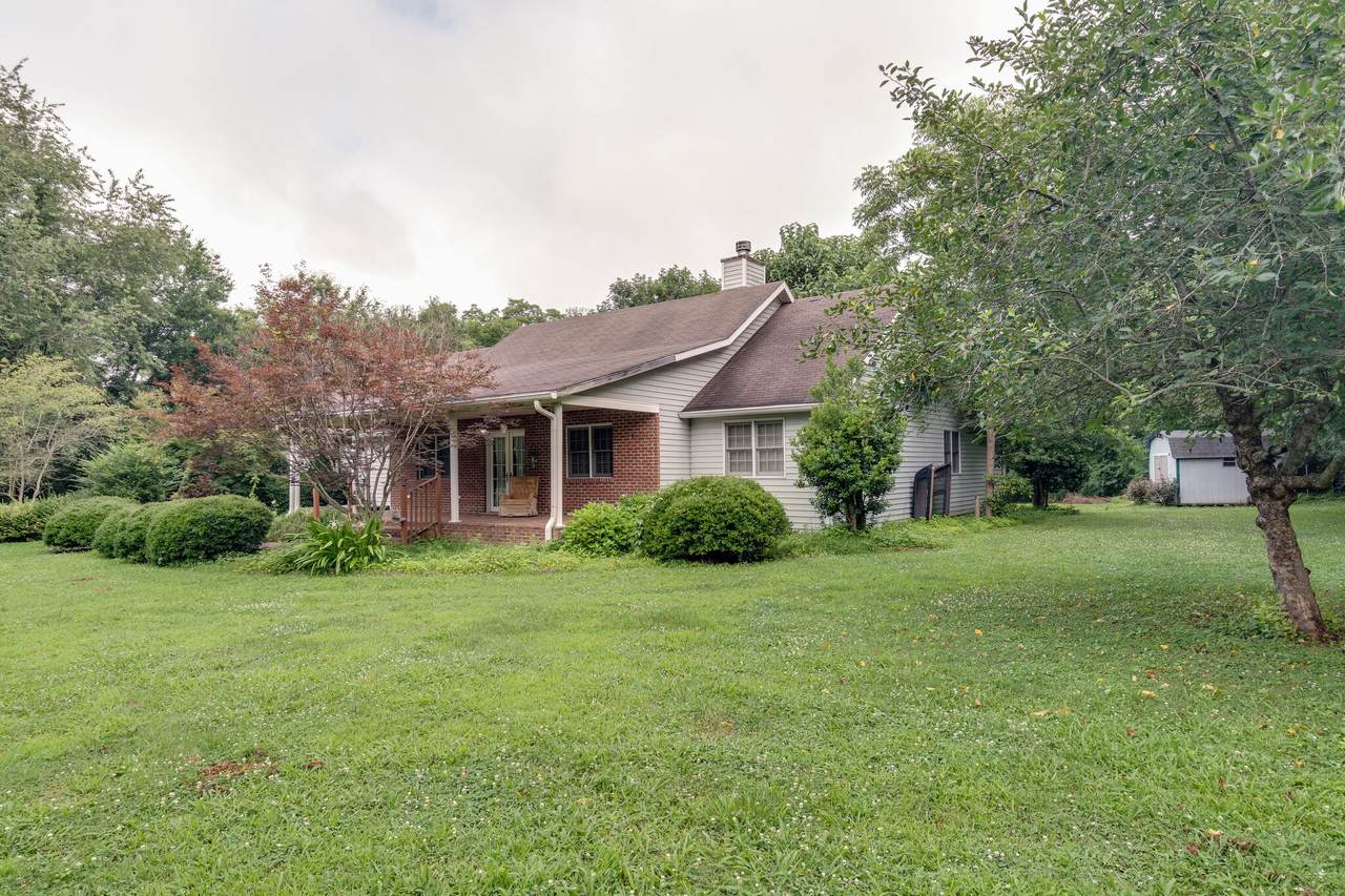 230 Maplewood Dr - Photo 1