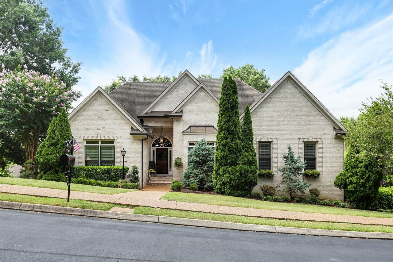401 Stafford Close - Photo 1