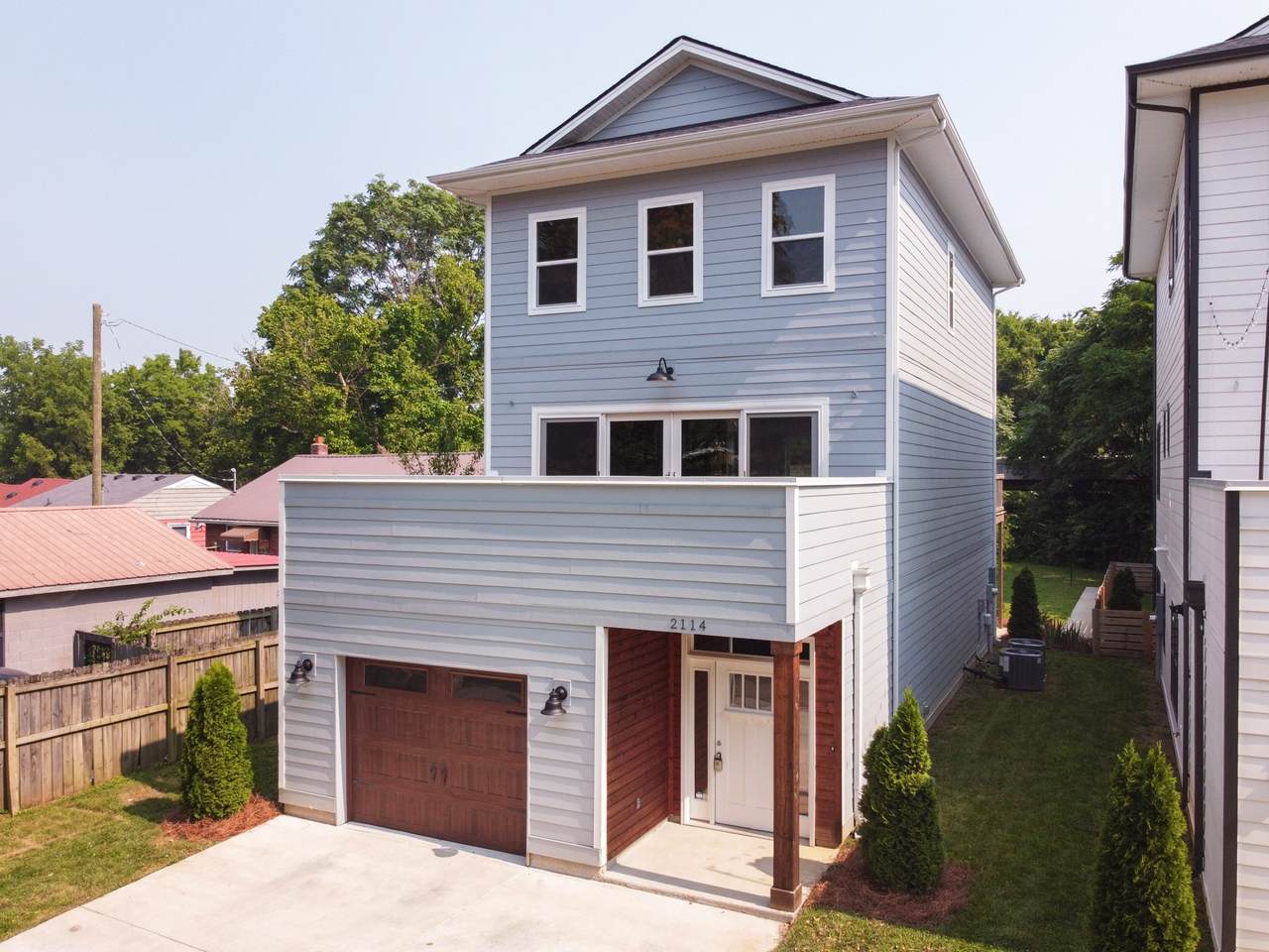 2114 Greenwood Ave - Photo 1