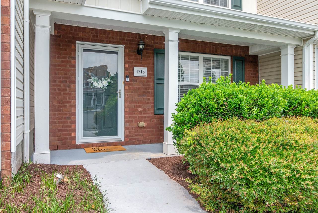 1713 Red Jacket Dr - Photo 1