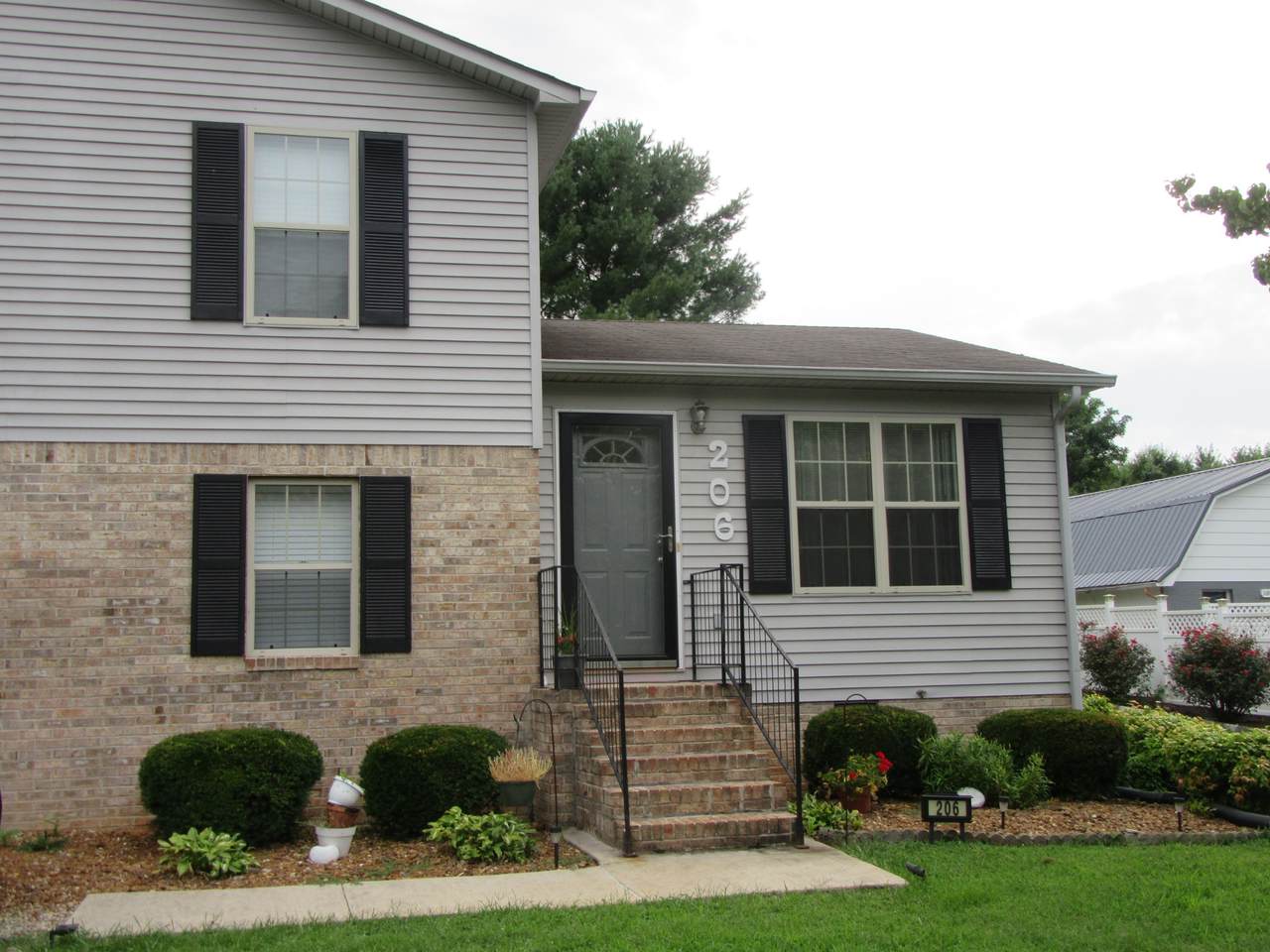 206 Homeward Ave - Photo 1