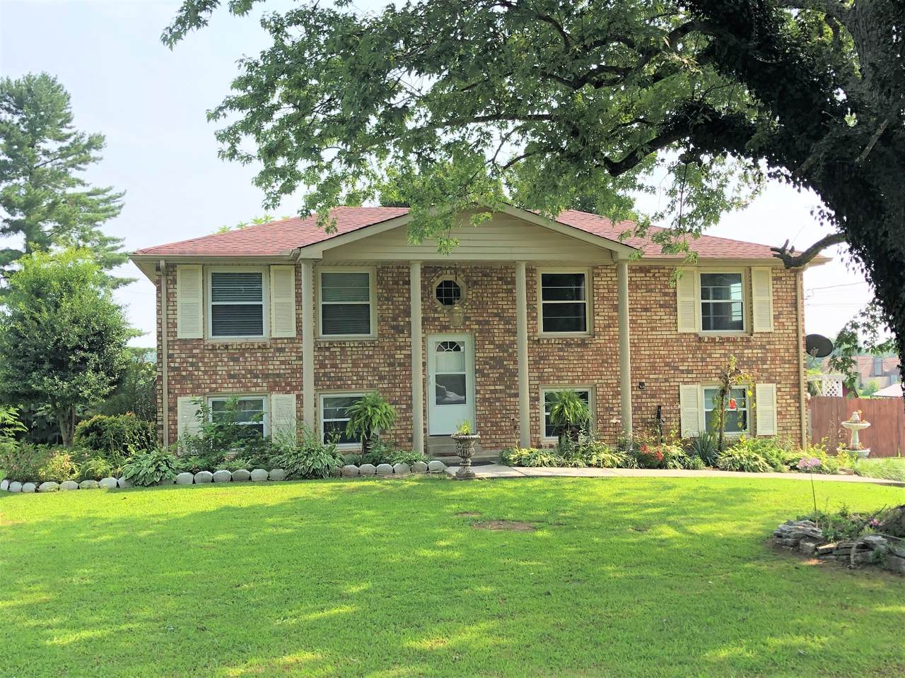 102 Burning Tree Rd - Photo 1