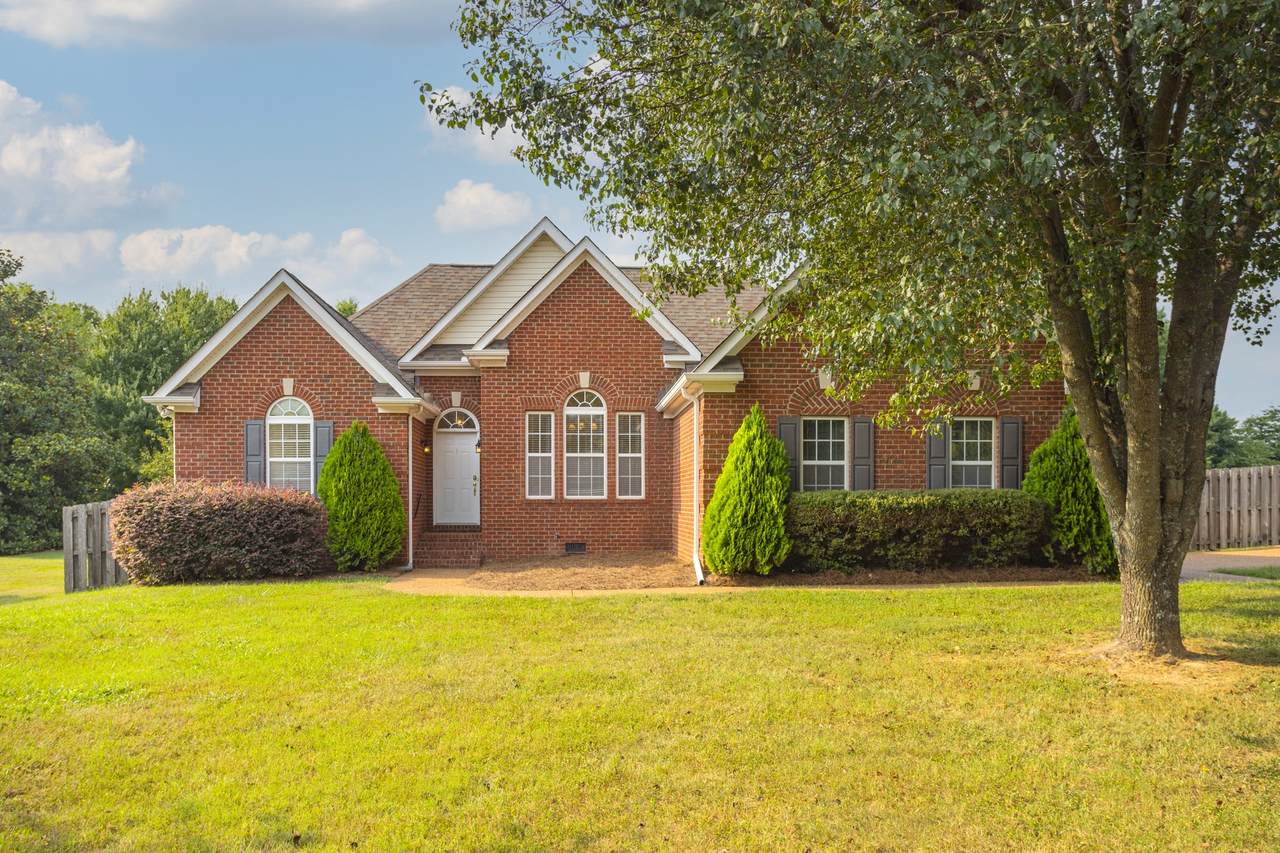 300 Ericksen Ct - Photo 1