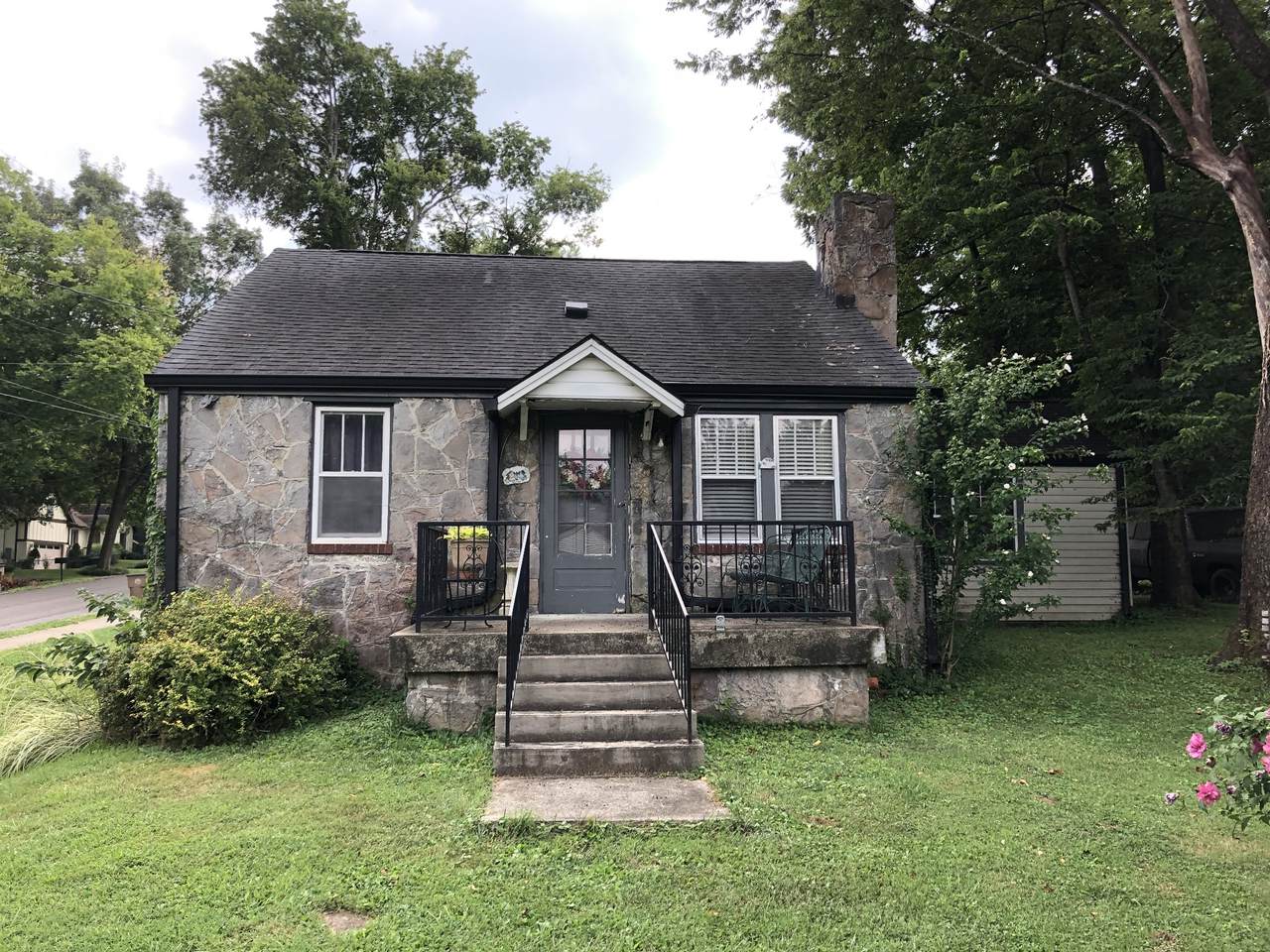 1334 Greenland Ave - Photo 1