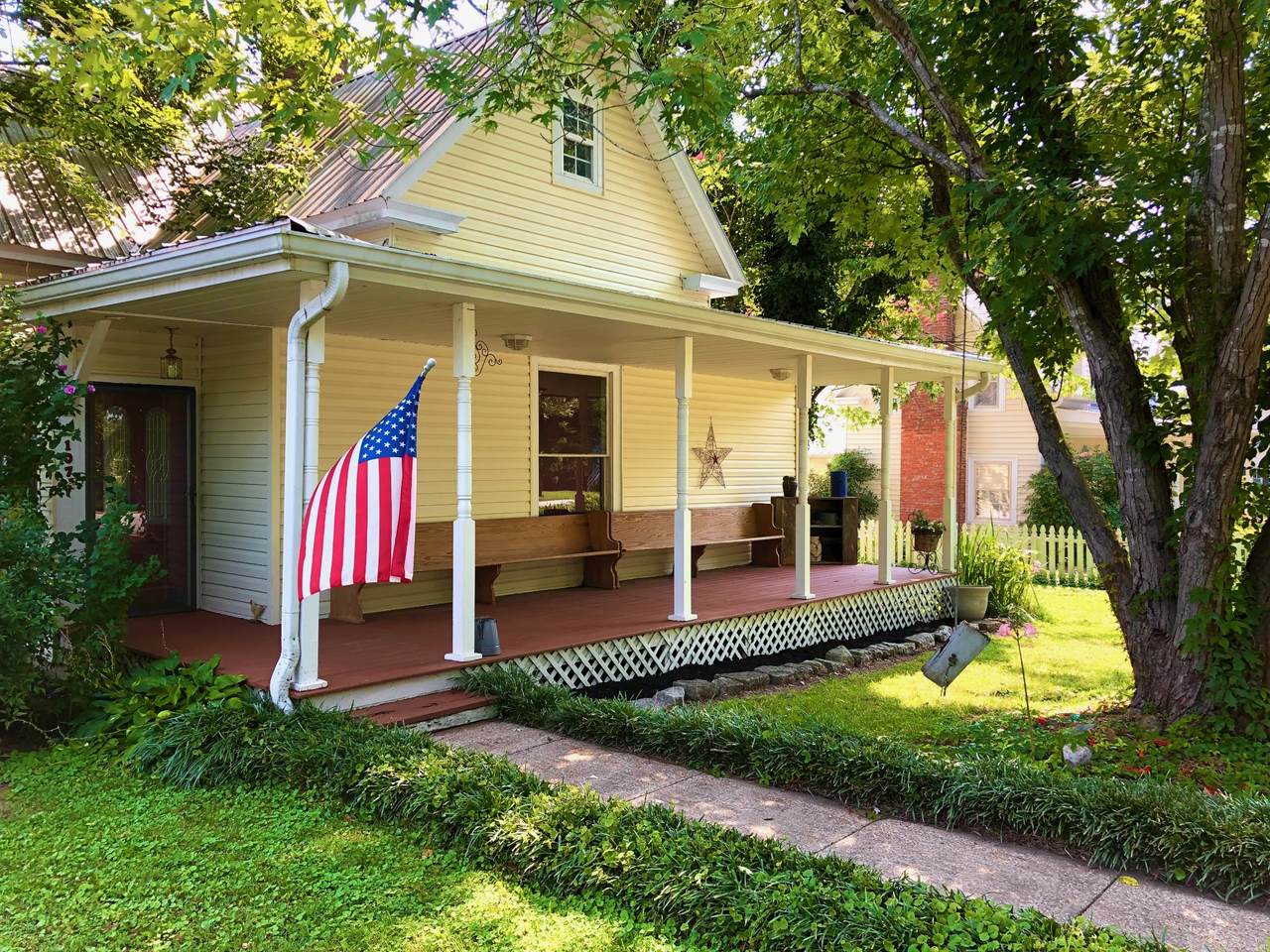 107 West Swan Street - Photo 1