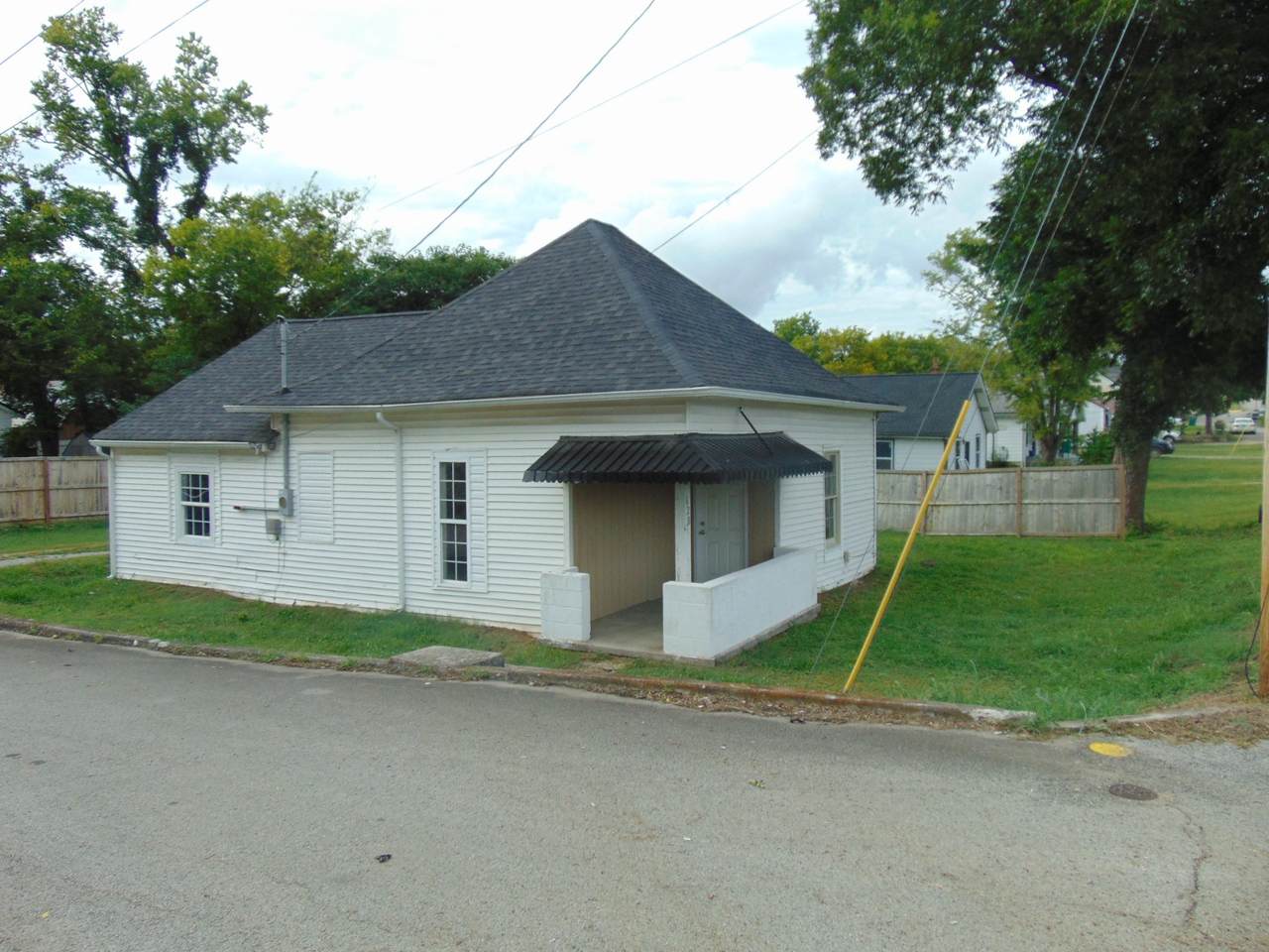 628 2nd Ave - Photo 1