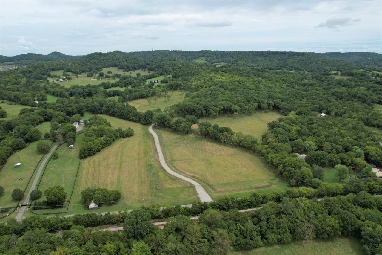 3030 Wilson Pike - Photo 1