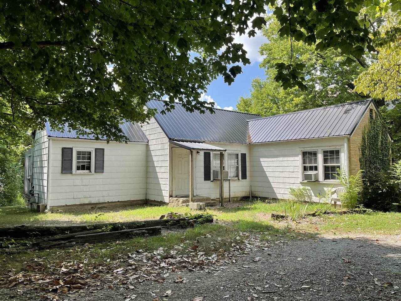 1208 Byrne Ave - Photo 1