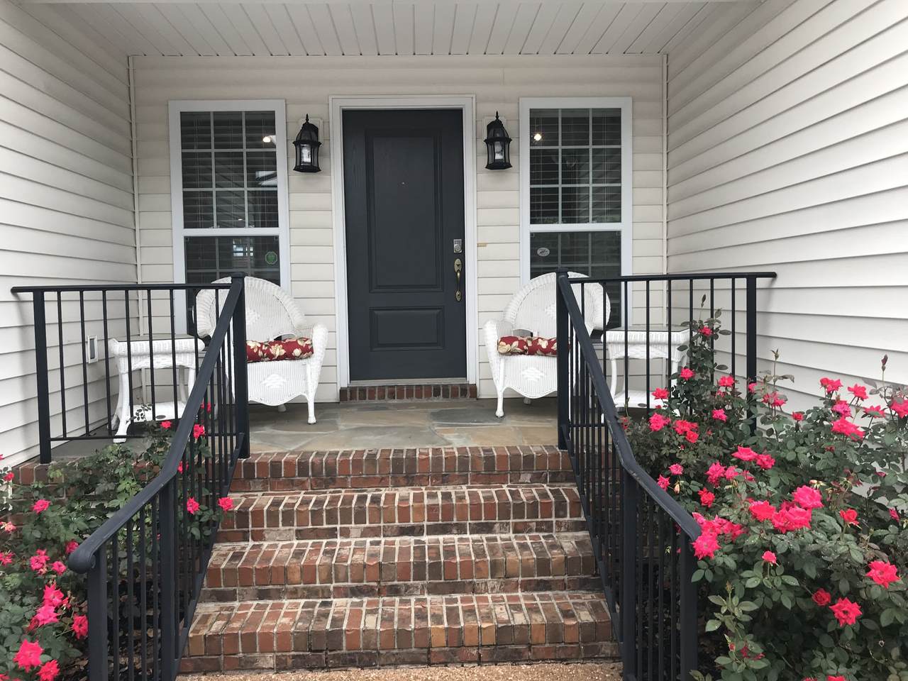 420 E College St - Photo 1