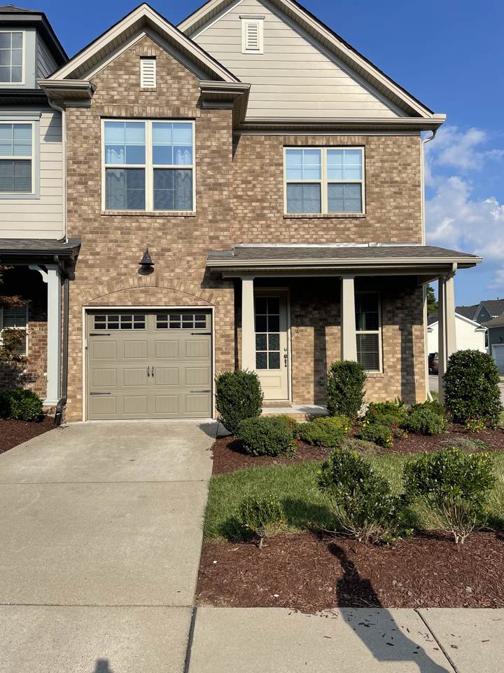 1577 Hampshire Pl - Photo 1