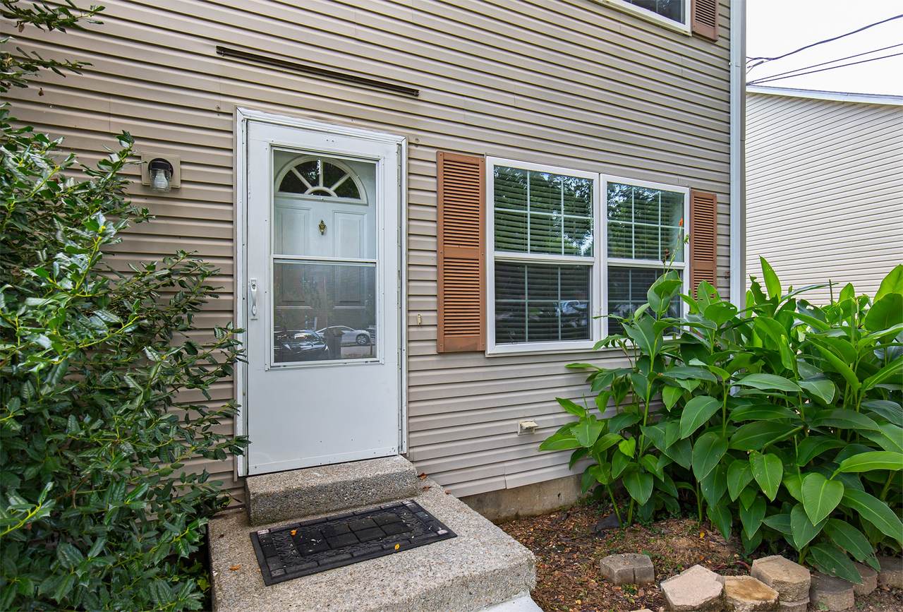 1040 Patio Dr - Photo 1
