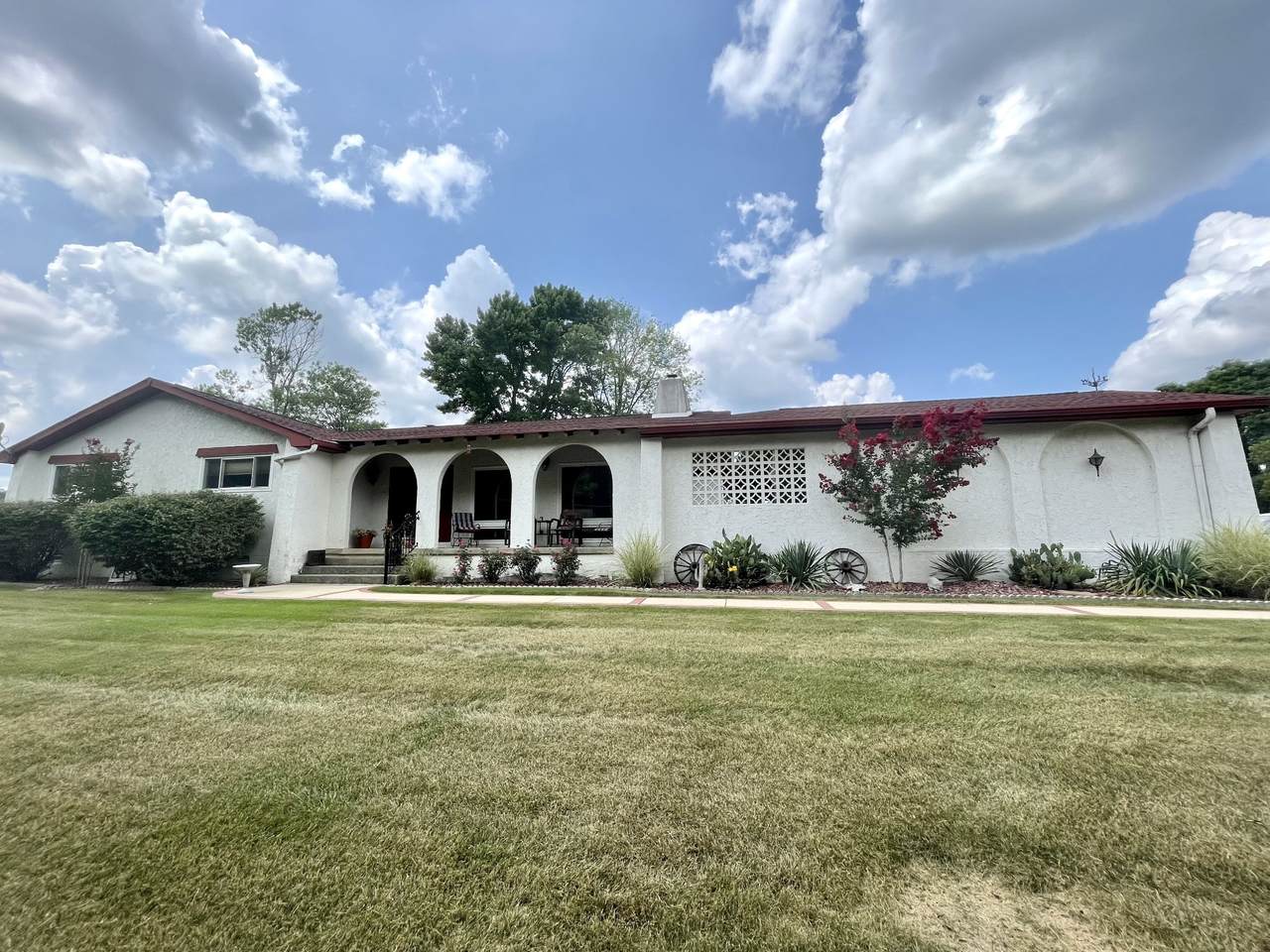 699 Clearview Rd - Photo 1