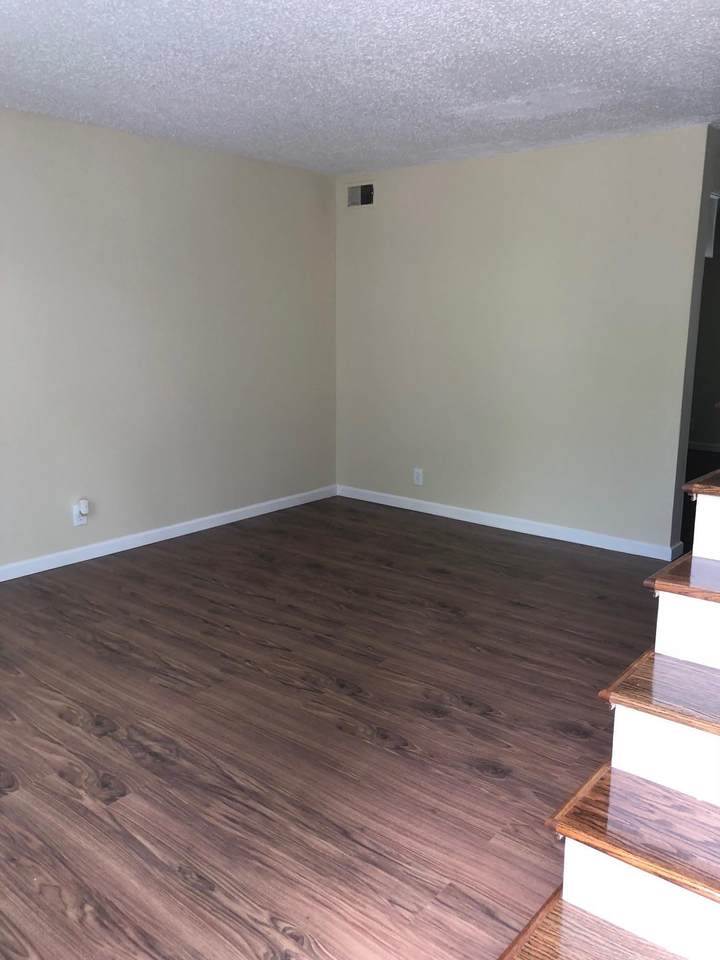 139 Elmhurst Ave - Photo 1